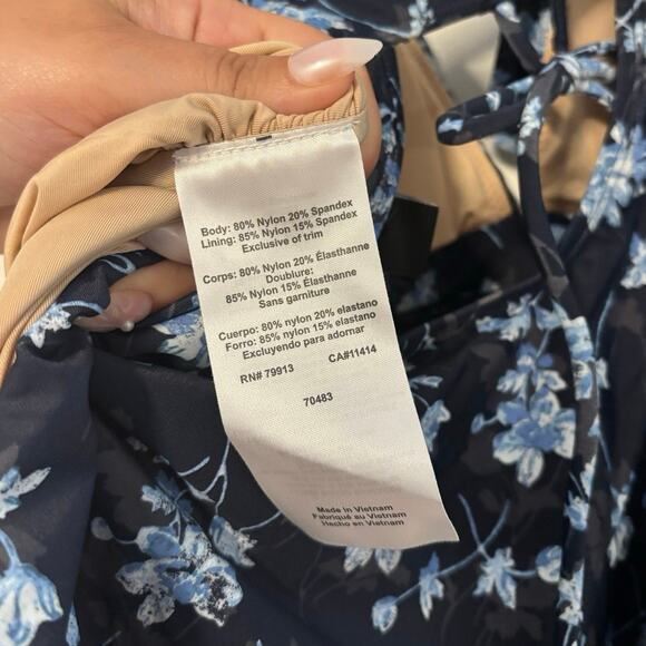 NWT A Pea in the Pod Ruffled Maternity One
Piece Floral Swimsuit Blue Size Large - Picture 6 of 6